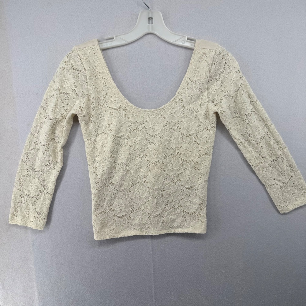 Hollister Cropped Cream Floral Lace Scoop Neck 3/4 Sleeve Top Size Medium Ivory